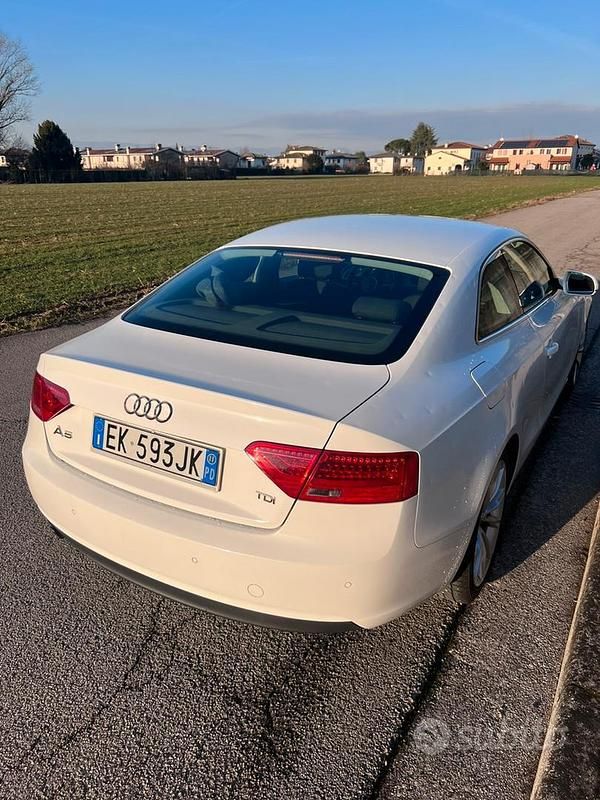 Usata Audi A5 177 CV (130 kW) 2011 Bianco Coupé