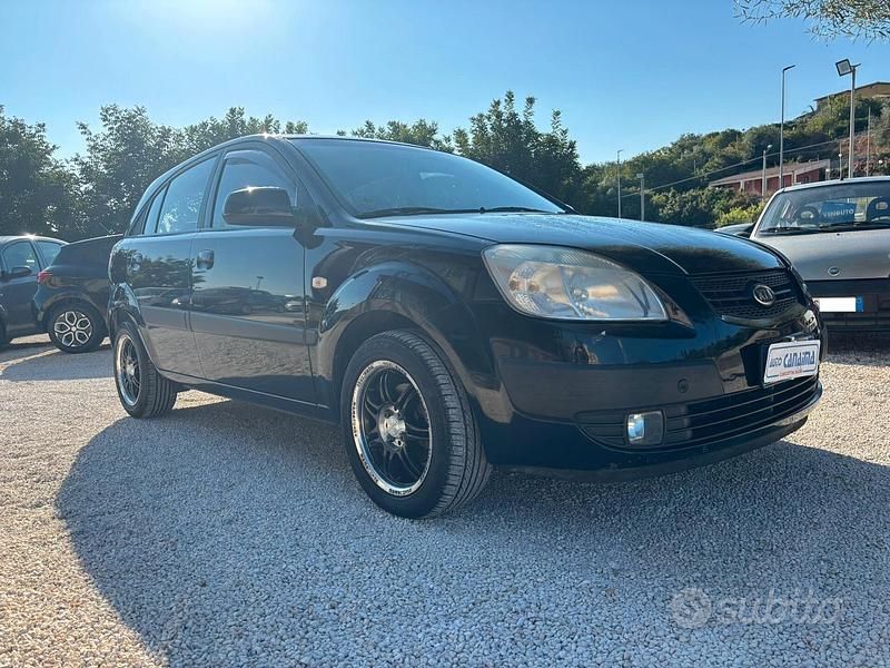 Usata Kia Rio 110 CV (80 kW) 2006 Nero Berlina