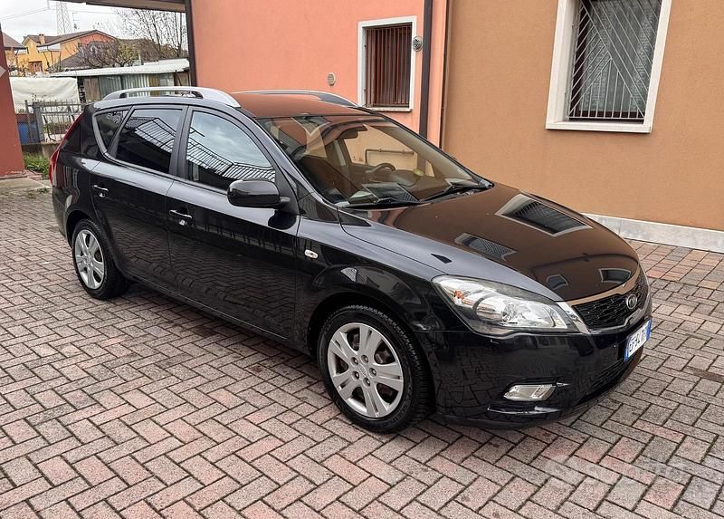 Nero Usata 2010 Kia Ceed Sportswagon Station wagon | 4500 € (Ottimo prezzo) - Immagine 1/4