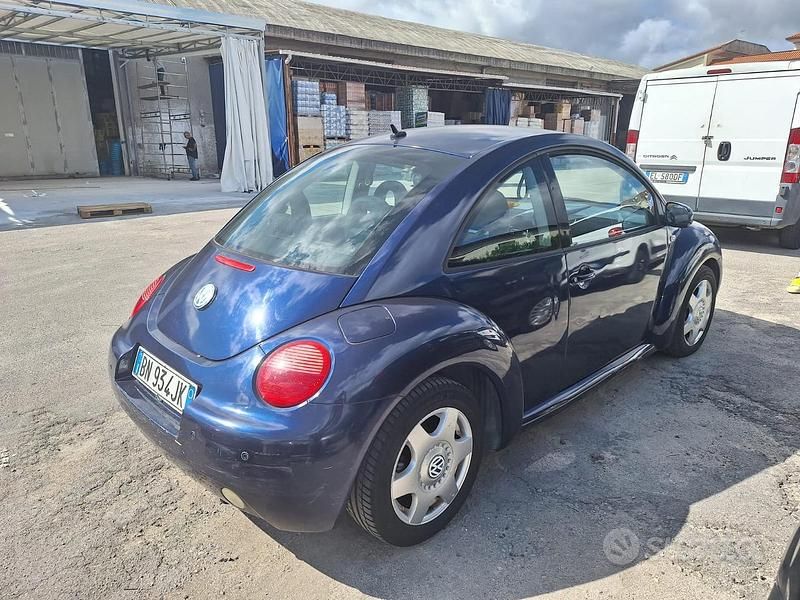 Usata VW New Beetle 105 CV (77 kW) 2001 Utilitaria