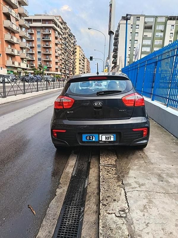 Usata Kia Rio Active 2016 Nero Utilitaria