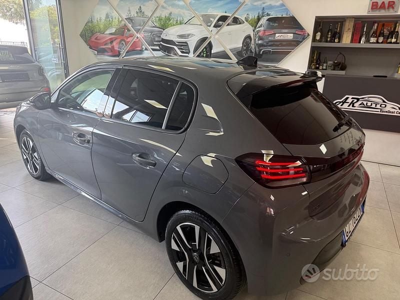 Usata Peugeot 208 Allure 101 CV (74 kW) 2025 Grigio Utilitaria