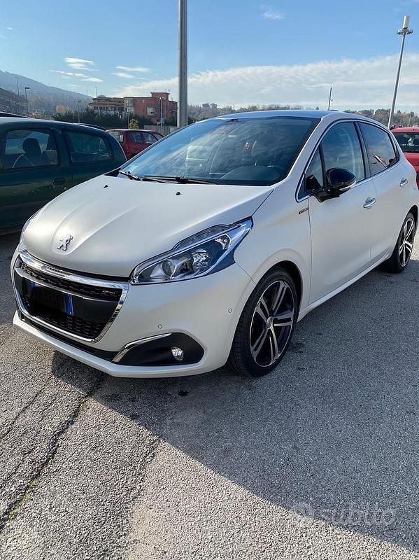 Usata Peugeot 208 GT-line 2016 Bianco Utilitaria