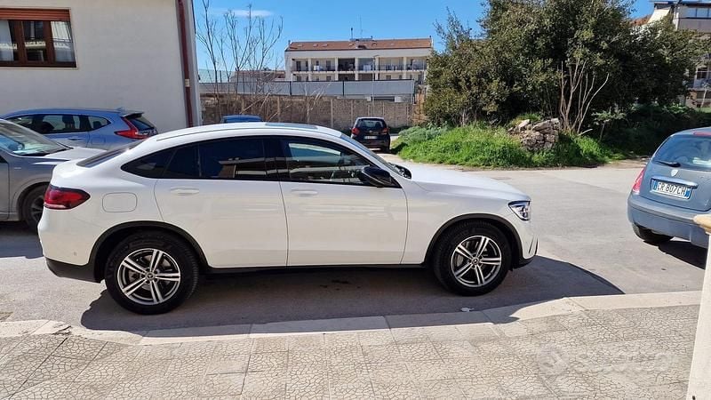 Usata Mercedes GLC300 258 CV (189 kW) 2019 Bianco Coupé