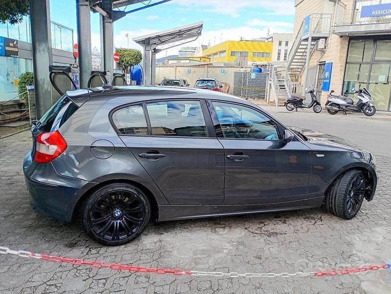 Usata BMW 120 163 CV (119 kW) 2006 Grigio Utilitaria