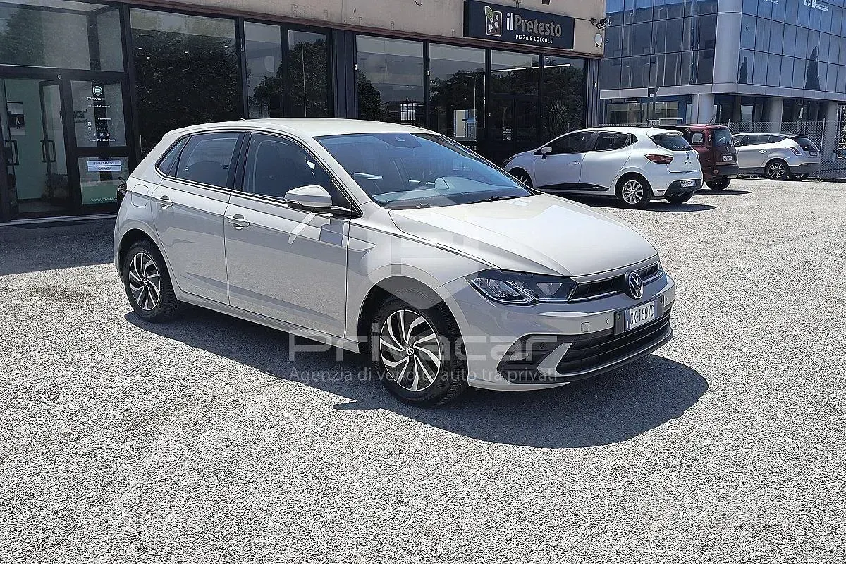 Usata VW Polo Life 95 CV (69 kW) 2022 Grigio Utilitaria