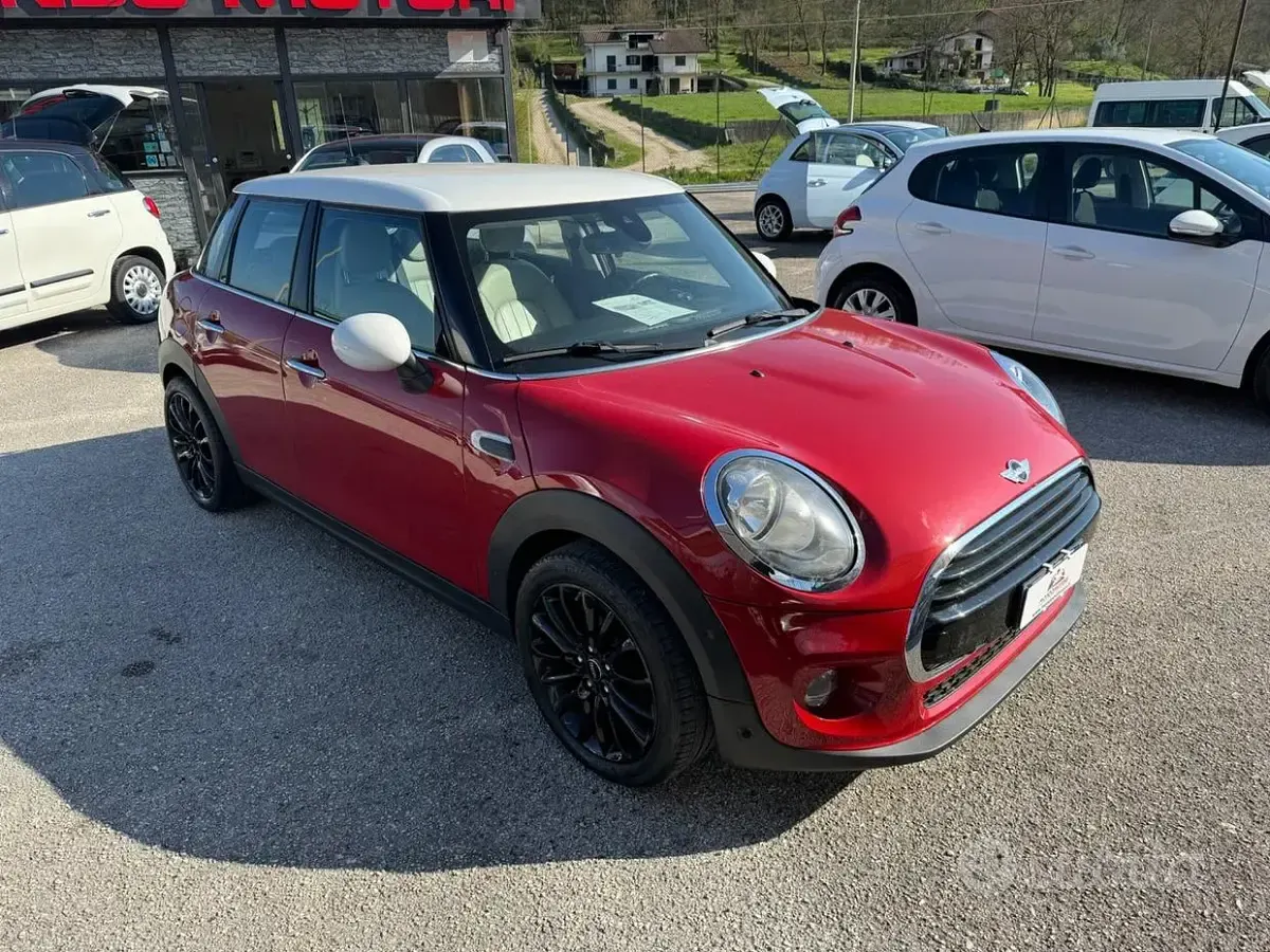 Usata Mini One D Business 95 CV (69 kW) 2016 Rosso Utilitaria