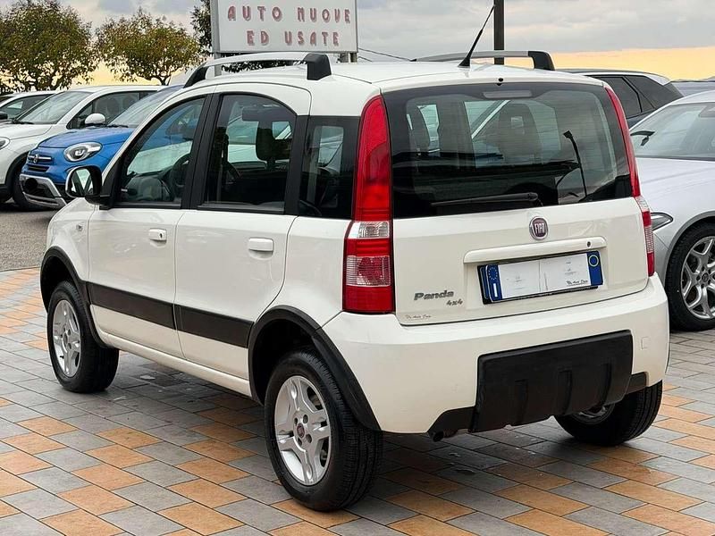Usata Fiat Panda 4x4 Climbing 75 CV (55 kW) 2011 Bianco divino Utilitaria