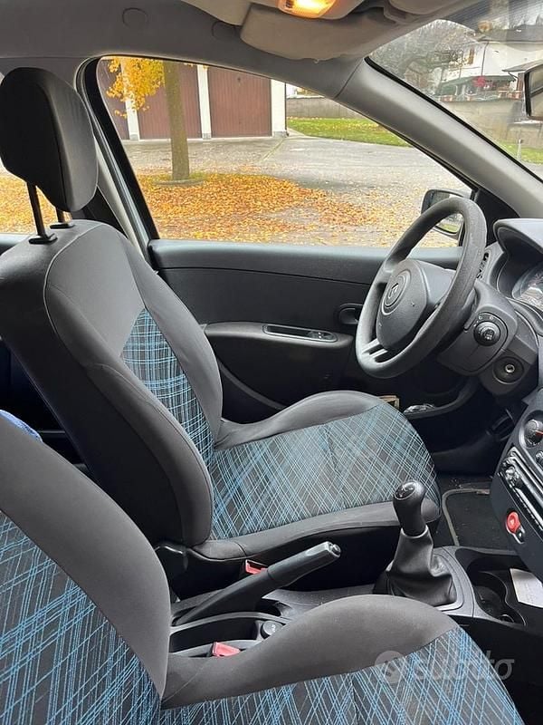 Usata Renault Clio II 58 CV (42 kW) 2007 Grigio Utilitaria