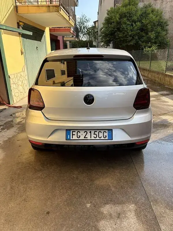 Usata VW Polo Trendline 75 CV (55 kW) 2016 Grigio Berlina