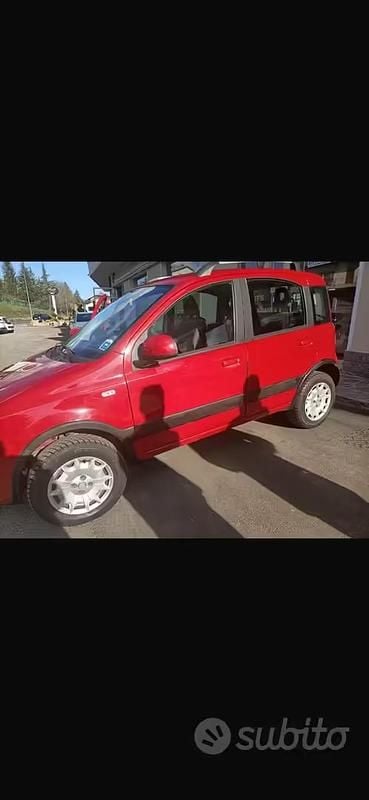 Usata Fiat Panda 4x4 Climbing 69 CV (50 kW) 2011 Rosso Utilitaria