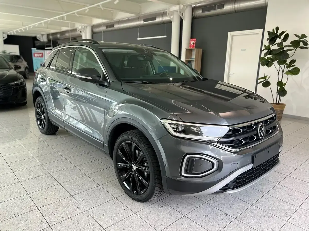 Usata VW T-Roc Cabriolet Edition 150 CV (110 kW) 2025 Grigio SUV