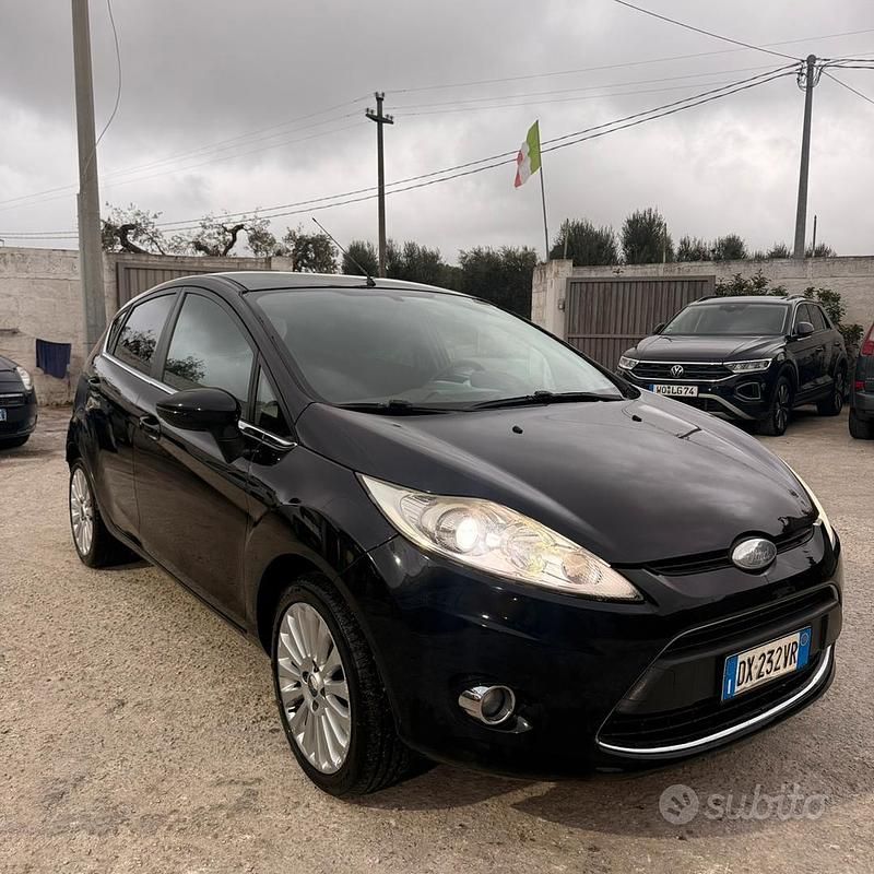 Usata Ford Fiesta 70 CV (51 kW) 2009 Nero Utilitaria