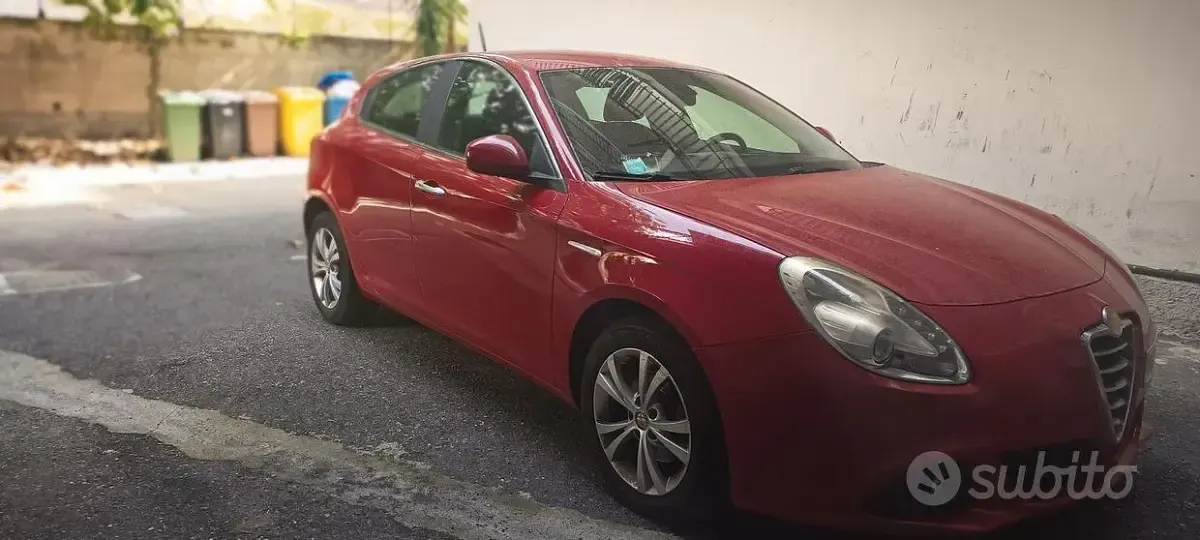 Usata Alfa Romeo Giulietta 105 CV (77 kW) 2011 Rosso Utilitaria