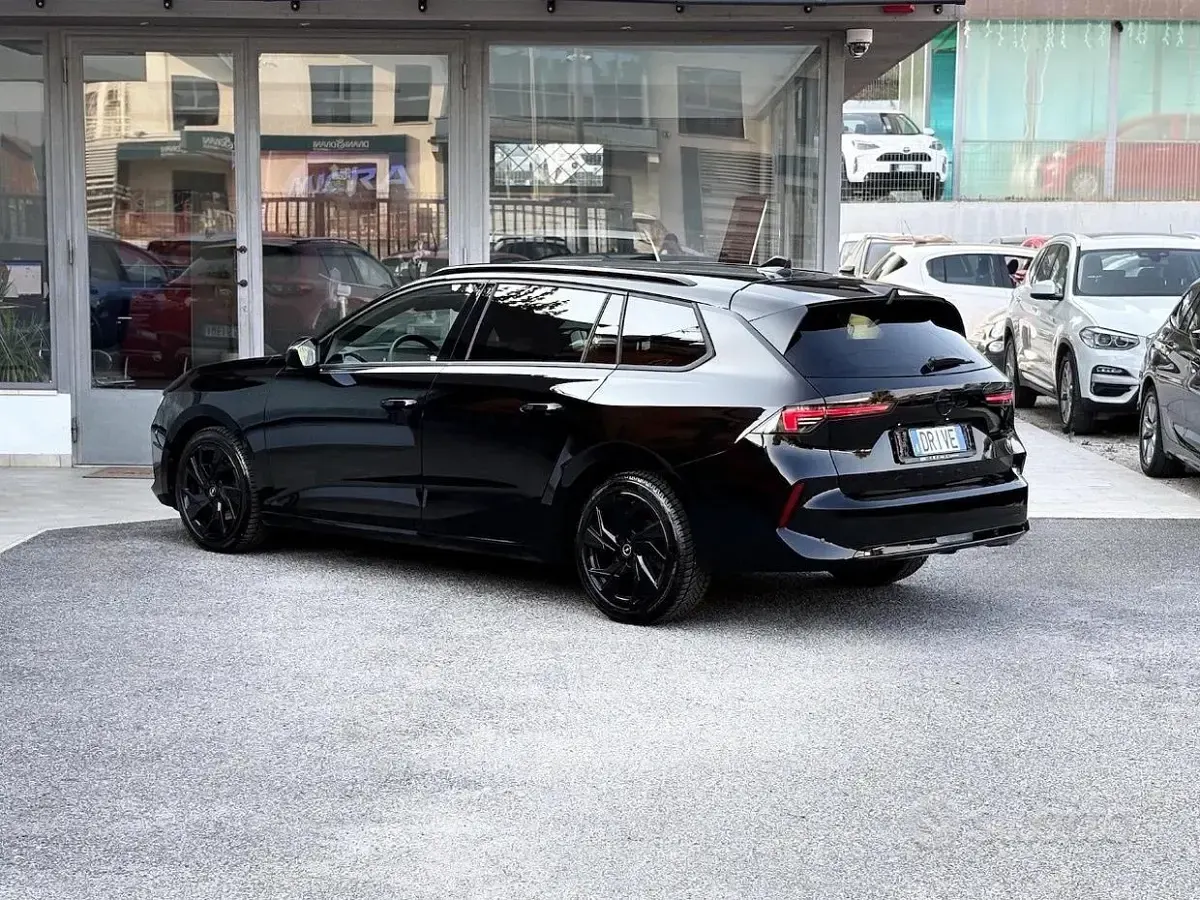 Usata Opel Astra 130 CV (95 kW) 2024 Nero Utilitaria