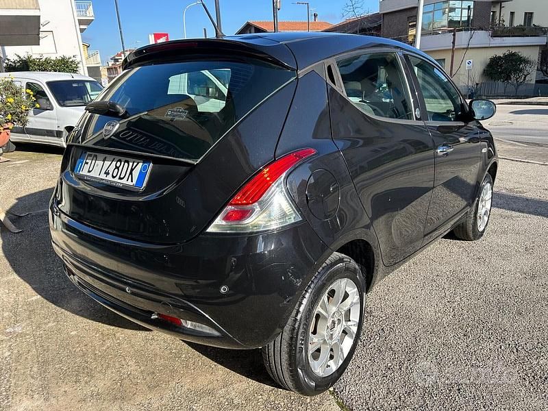 Usata Lancia Ypsilon Platinum 114 CV (83 kW) 2016 Nero Utilitaria