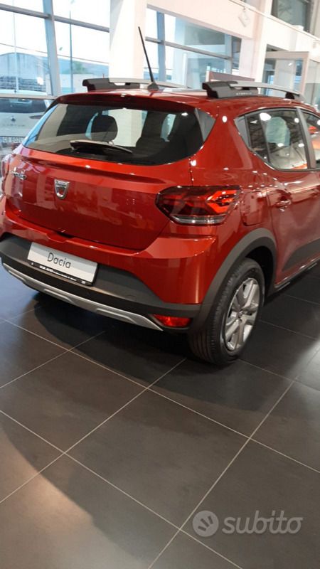 Begagnad Dacia Sandero Stepway 73 HK (53 kW) 2022 Röd Halvkombi