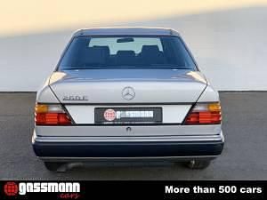 Usata Mercedes E260 160 CV (117 kW) 1990 Argento Berlina