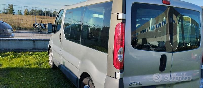 Usata Opel Vivaro 120 CV (88 kW) 2007 Grigio Monovolume