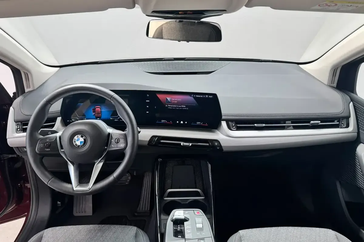Usata BMW 220 Active Tourer Comfort Edition 156 CV (114 kW) 2025 Piemont rot metal Monovolume