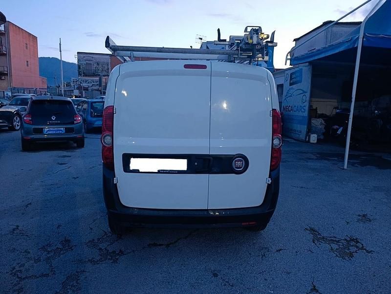 Usata Fiat Doblò 104 CV (76 kW) 2014 Grigio Monovolume