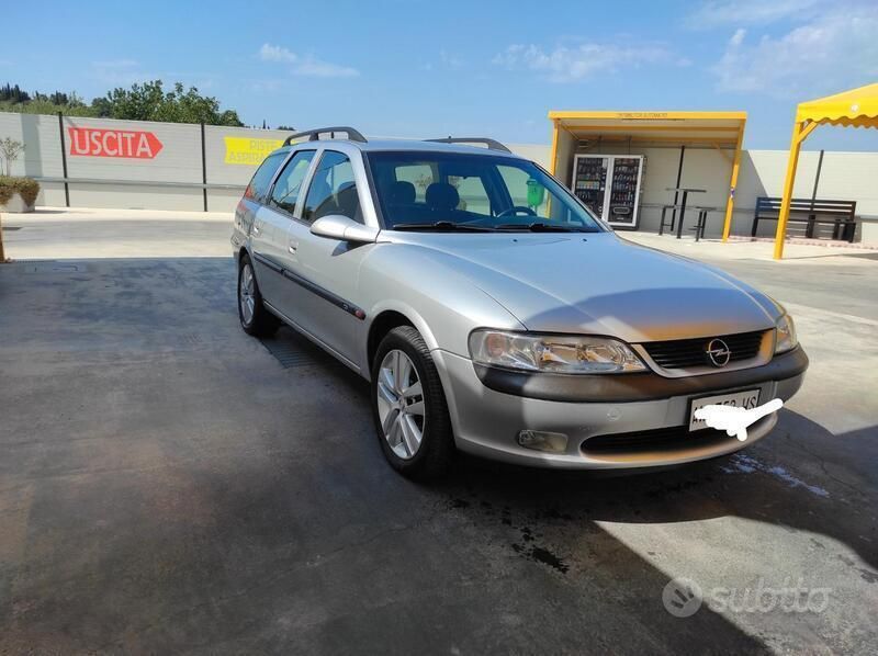 Grigio Usata 1998 Opel Vectra Station wagon | 1200 € - Immagine 1/4