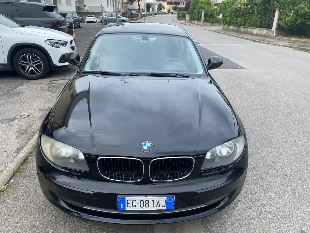 Usata BMW 120 177 CV (130 kW) 2010 Nero Utilitaria