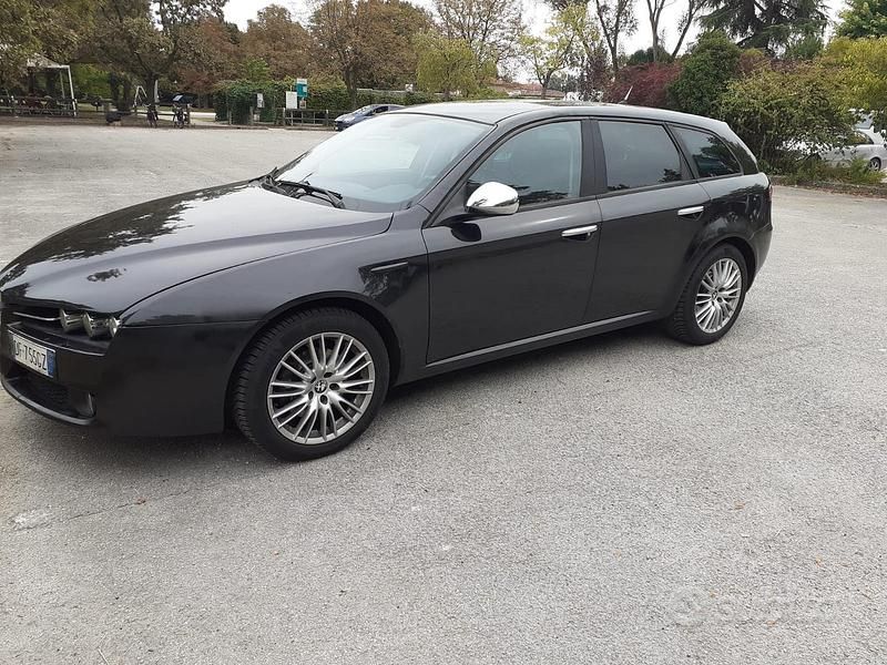Nero Usata 2008 Alfa Romeo 159 Station wagon | 5500 € - Immagine 1/4