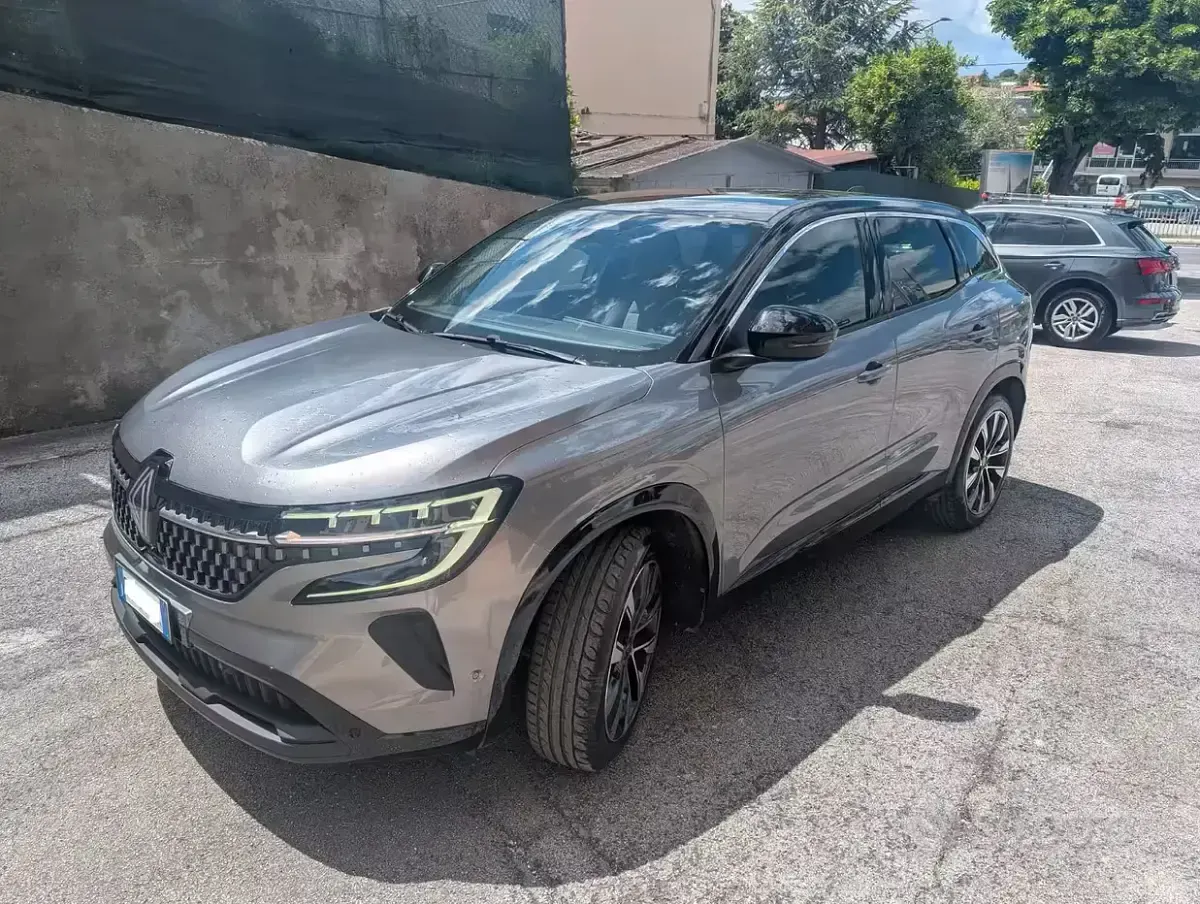 Usata Renault Austral Techno 158 CV (116 kW) 2024 Grigio SUV