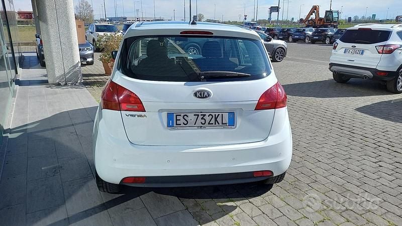 Usata Kia Venga Active 90 CV (66 kW) 2013 Bianco Utilitaria