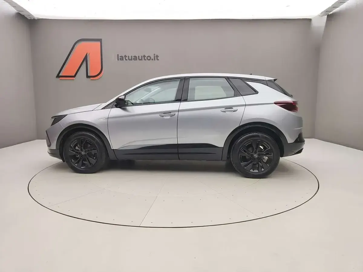 Usata Opel Grandland X 131 CV (96 kW) 2024 Kontrast grey SUV