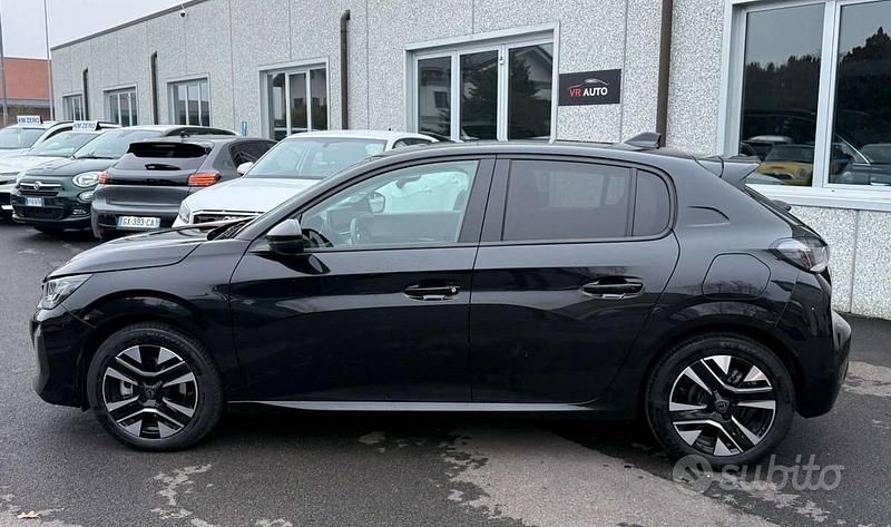Usata Peugeot 208 Allure 110 CV (80 kW) 2025 Nero Utilitaria