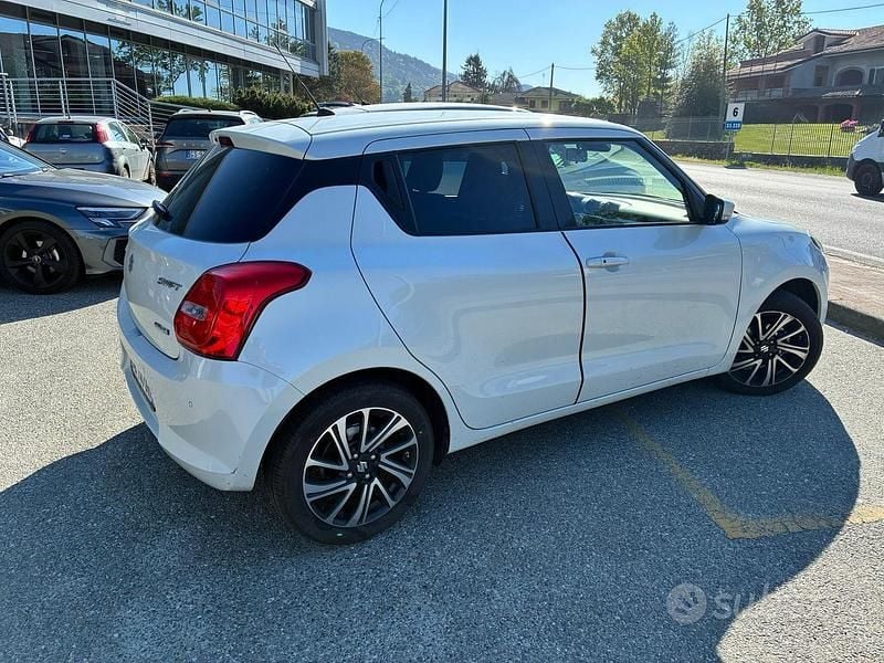 Usado Suzuki Swift 83 CV (61 kW) 2022 Utilitario