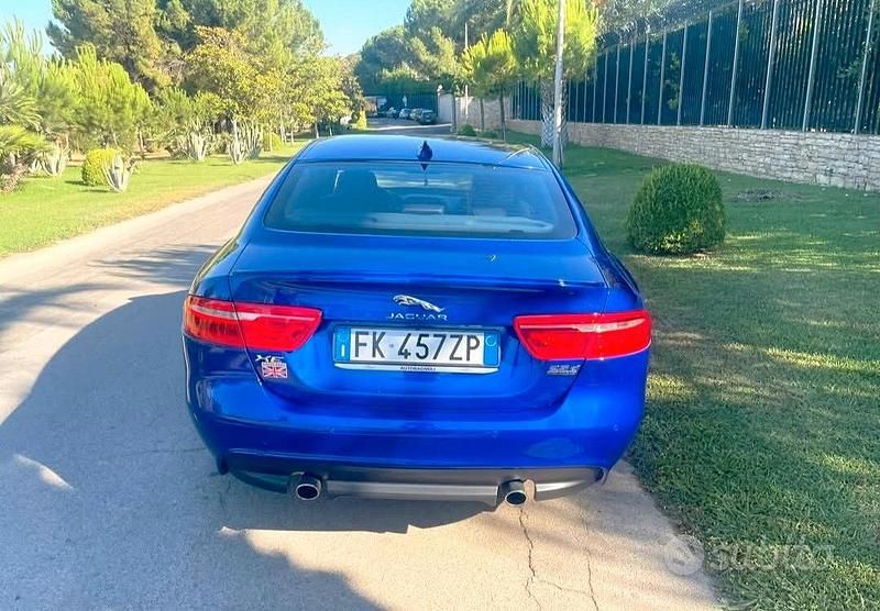 Usata Jaguar XE R-Sport 240 CV (176 kW) 2017 Blu Berlina