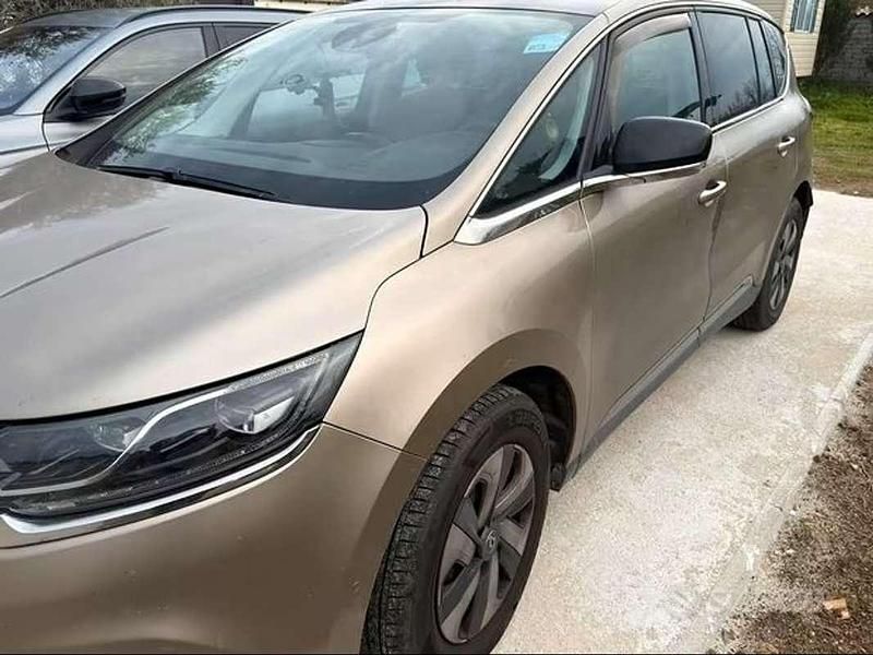 Usado Renault Espace Zen 131 CV (96 kW) 2016 Marrón Monovolumen