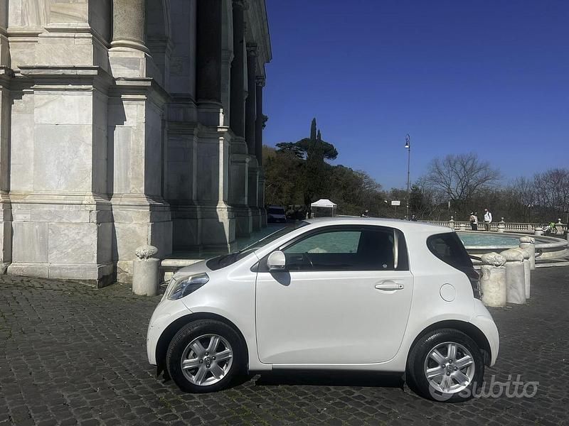 Usata Toyota iQ Active 68 CV (50 kW) 2010 Bianco Utilitaria