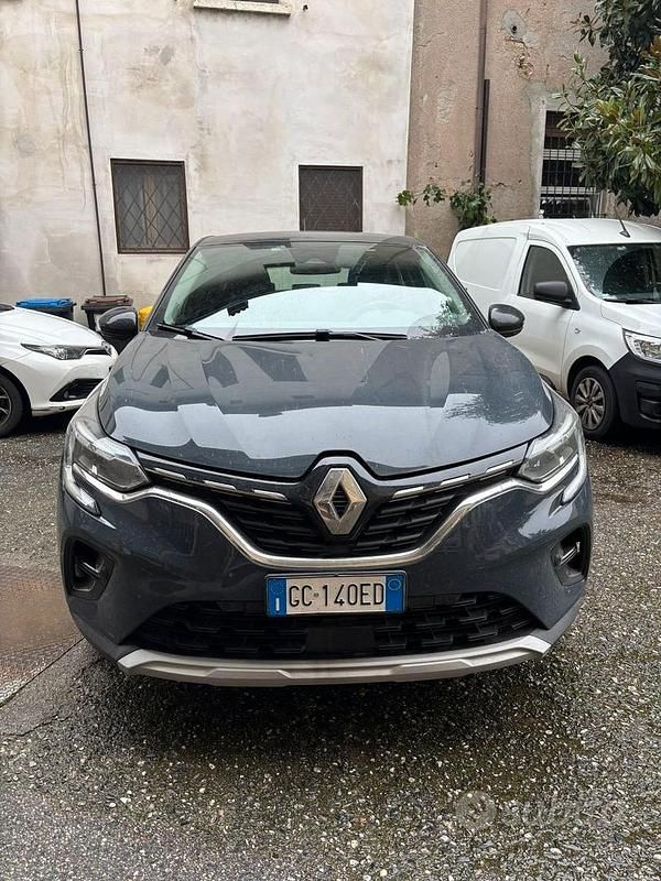 Usata Renault Captur 100 CV (73 kW) 2021 Blu SUV