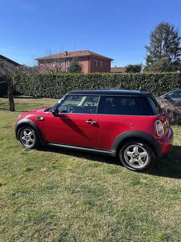 Usata Mini Cooper D 109 CV (80 kW) 2011 Rosso Utilitaria