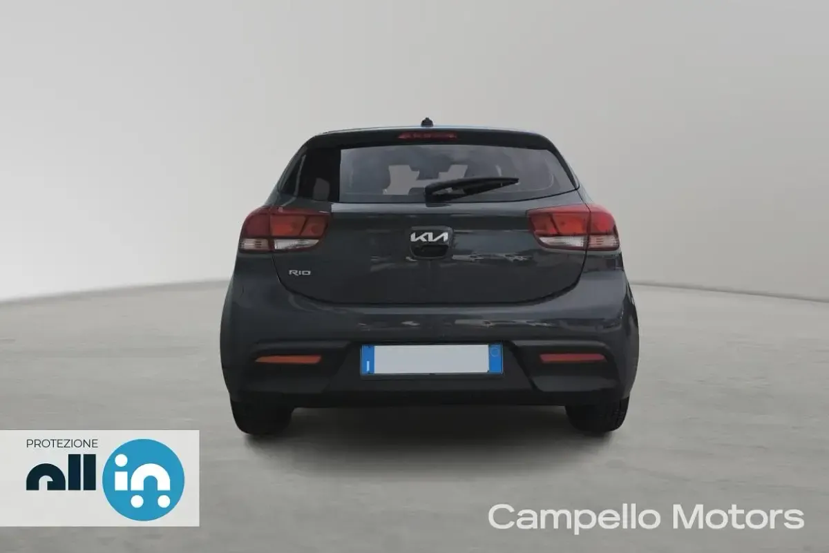Usata Kia Rio Style 120 CV (88 kW) 2022 Grigio scuro met. Berlina