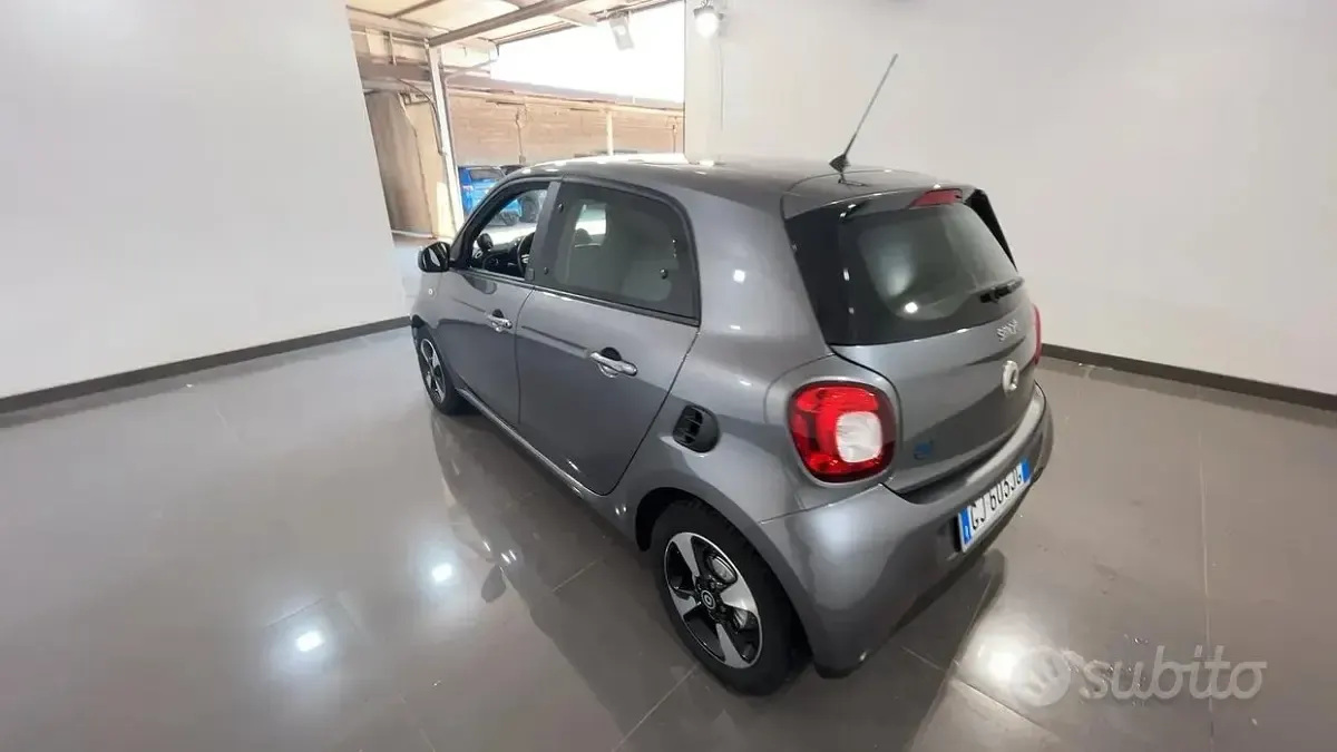 Usata Smart ForFour Electric Drive Passion 41 kW (56 CV) 2022 Grigio Berlina
