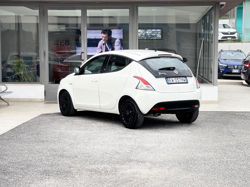 Usata Lancia Ypsilon 69 CV (50 kW) 2014 Beige Utilitaria