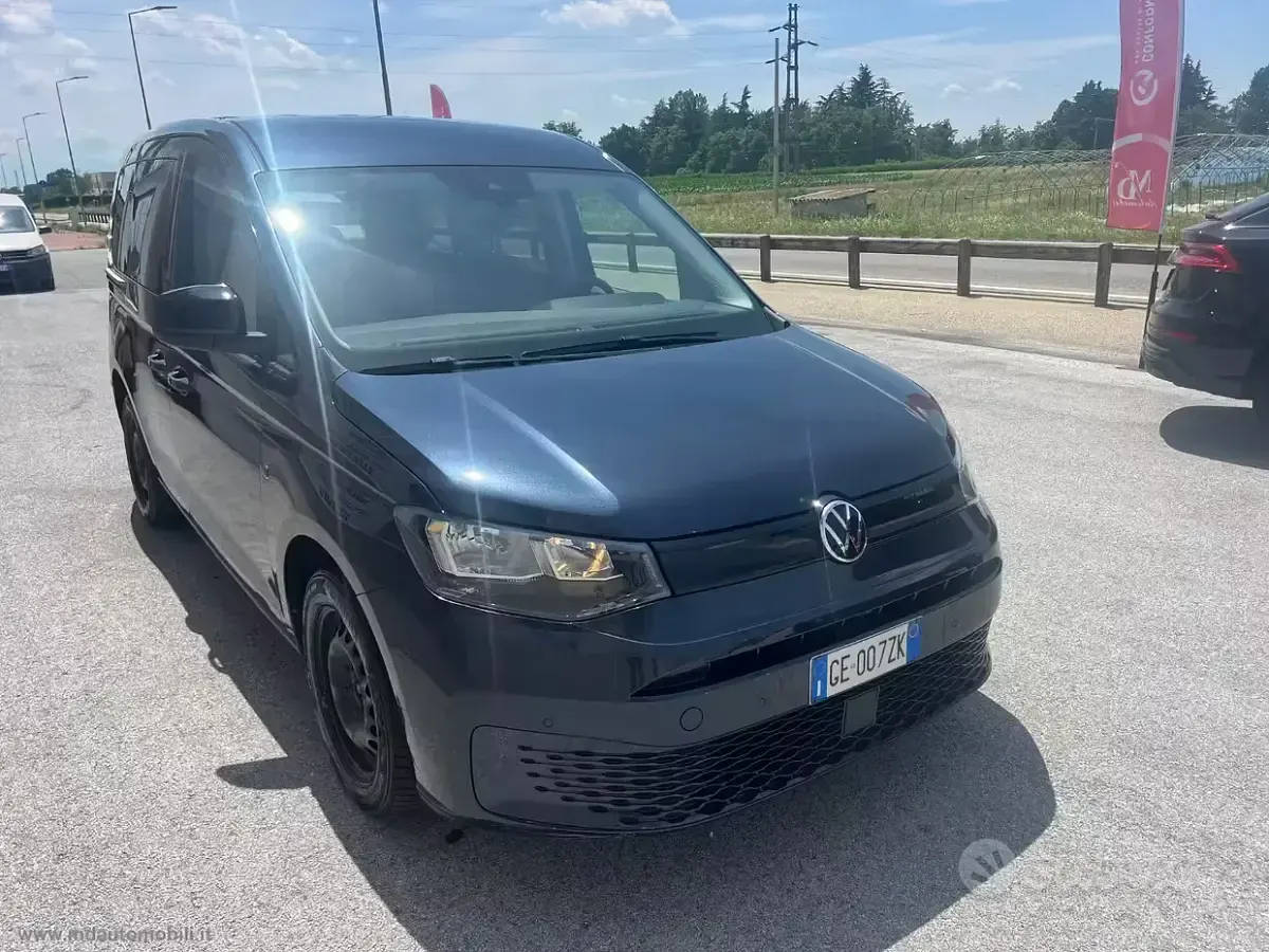 Usata VW Caddy 102 CV (75 kW) 2021 Blu/azzurro Monovolume