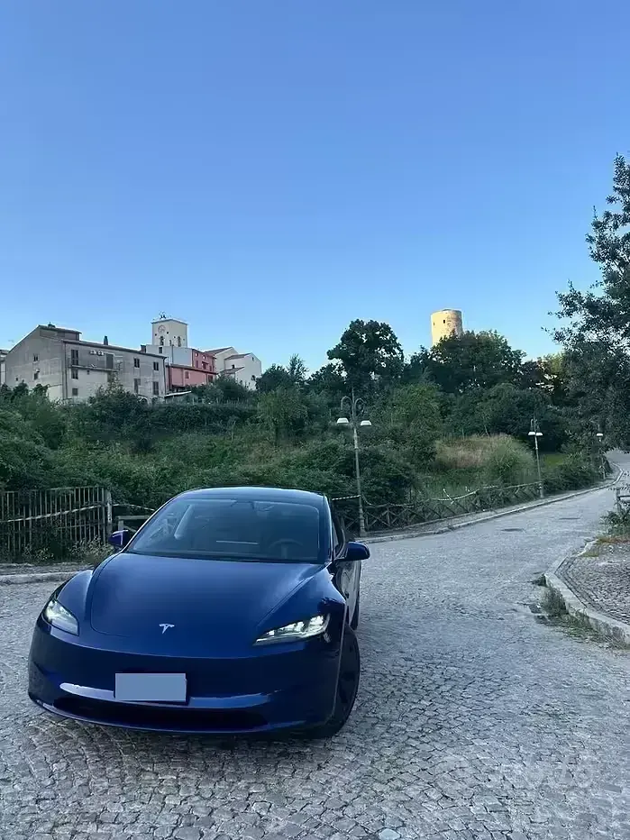 Usata Tesla Model 3 Standard Range 88 kW (120 CV) 2024 Blu Berlina