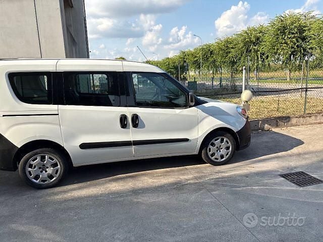 Usata Fiat Doblò Easy 95 CV (69 kW) 2019 Bianco Monovolume