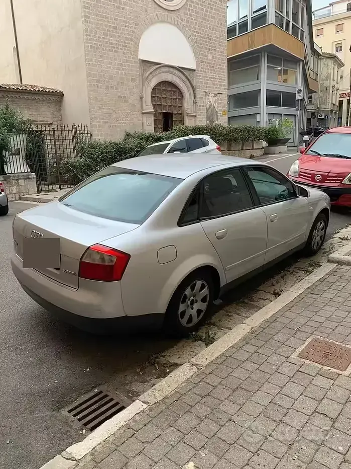 Usata Audi A4 130 CV (95 kW) 2001 Grigio Berlina