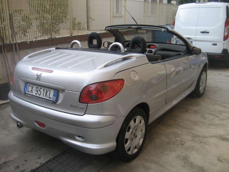 Usato 2005 Peugeot 206 1.6 Benzin (6.900 €)