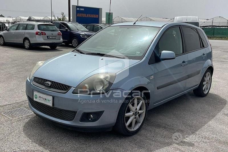 Usata Ford Fiesta Ghia 75 CV (55 kW) 2006 Blu Utilitaria
