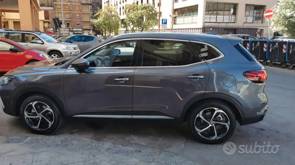 Usata MG HS Luxury 162 CV (119 kW) 2023 Grigio SUV