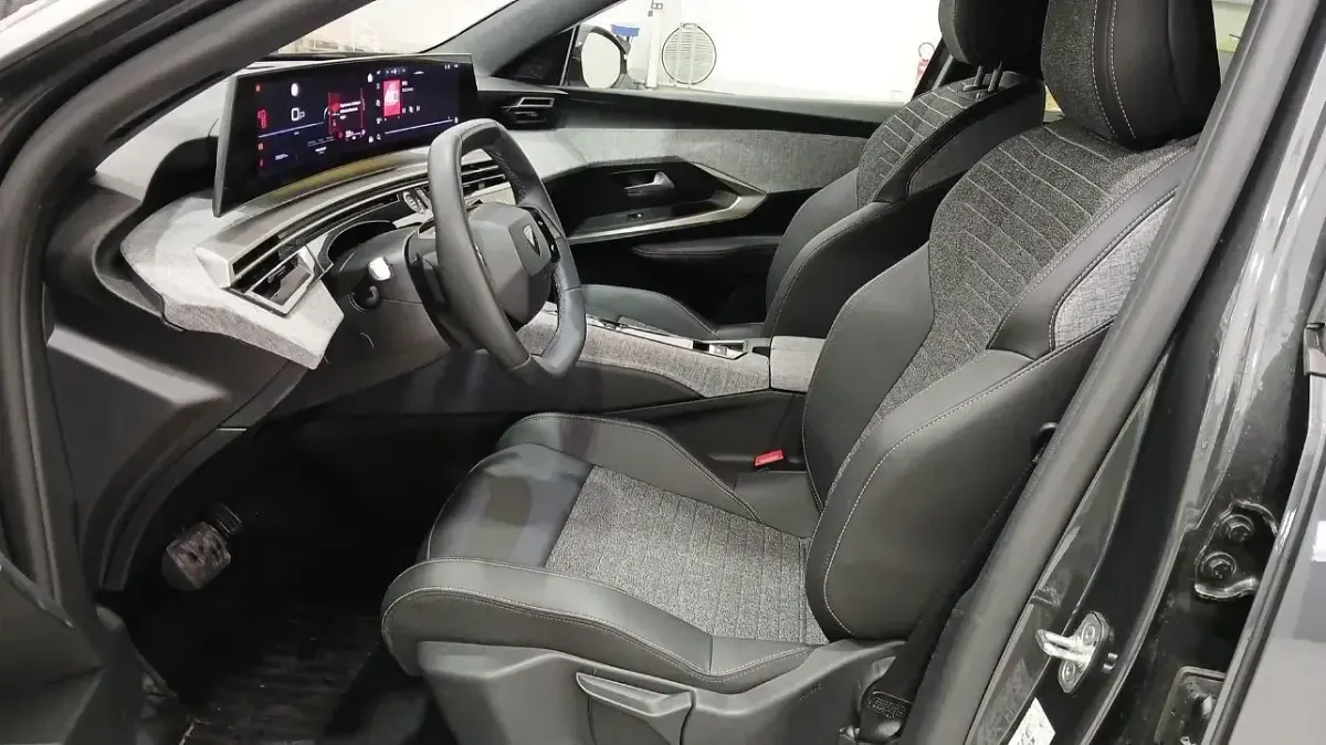 Usata Peugeot 5008 Allure 145 CV (106 kW) 2025 Nero SUV