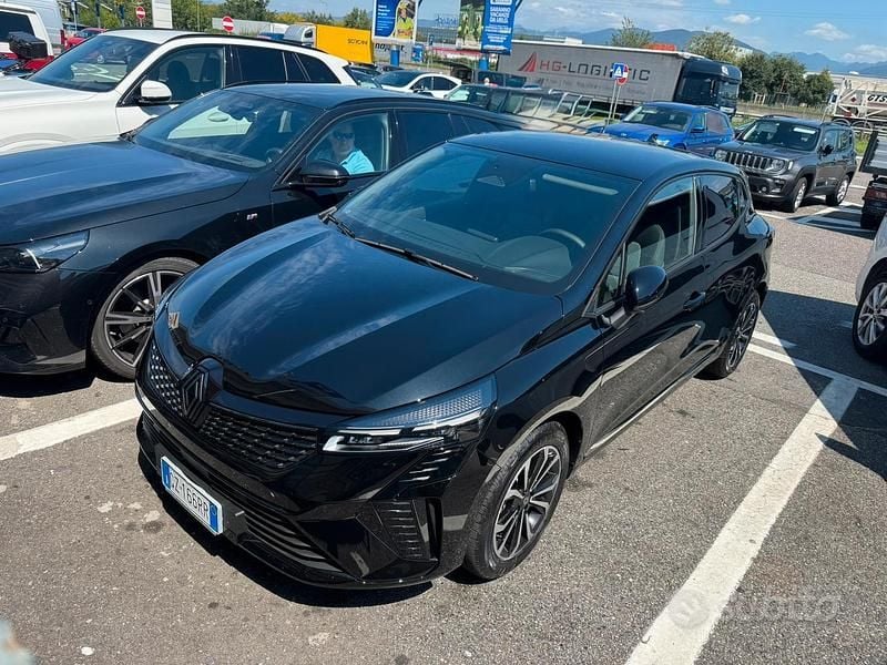 Usata Renault Clio V 100 CV (73 kW) 2025 Nero Berlina